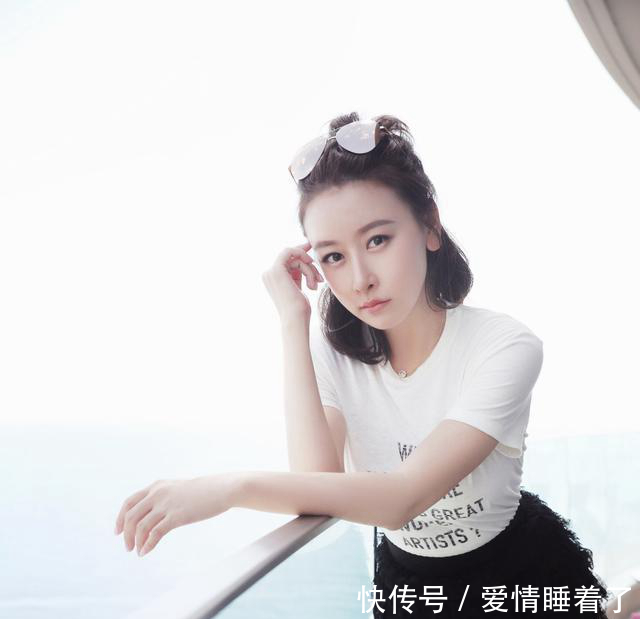 她刚出性感就上戛纳,戴五千万胶卷镇场,珠宝范月子4沙滩网友图片