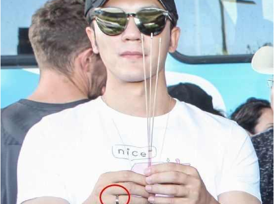 范冰冰与李晨最新消息!大黑牛摘下戒指,瘦成