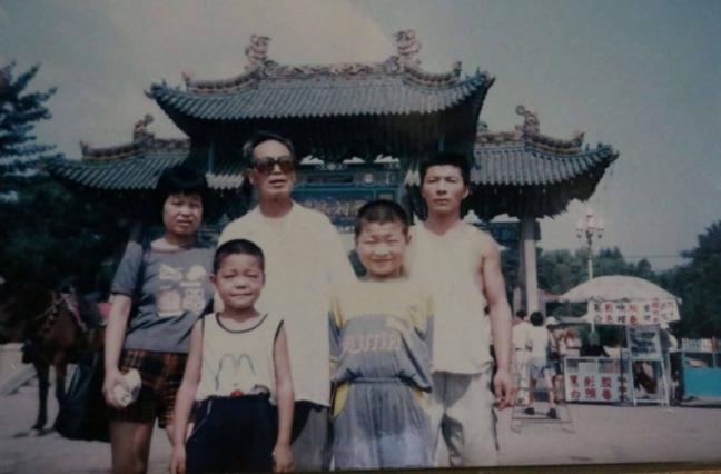 农村女子因为穷单身13年,俩儿子入赘她拿不