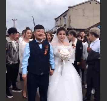 实拍: 90后小伙花35万彩礼娶回独生女, 网友: 伴