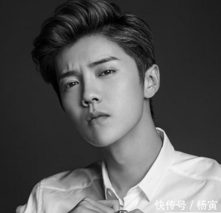 鹿晗宣布和关晓彤正式分手两人同时发文, 粉