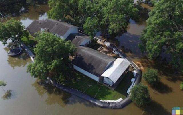 大叔院子围着一圈水管被邻居取笑, 大雨过后邻居羡慕不已