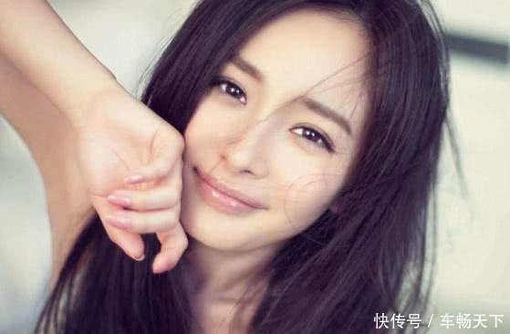 热狗事件引爆舆论后,王思聪再次公开对杨幂示