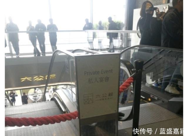 阿娇领证现场曝光,穿粉色婚纱同新郎深情拥吻