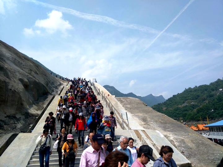 三 岔:大清江景区旅游接待持续火爆