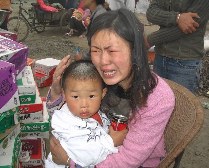 汶川地震十年回望,那些难忘的生死瞬间,祭奠废