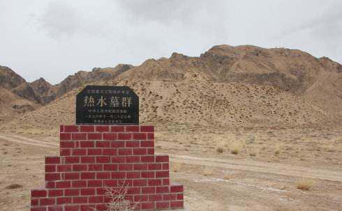 历史上九层妖塔,位于西藏,来自唐朝,墓里有罗