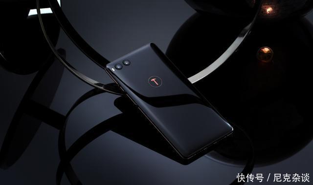 继发布会后又一次炸锅:坚果R1镜头大量磨损,官