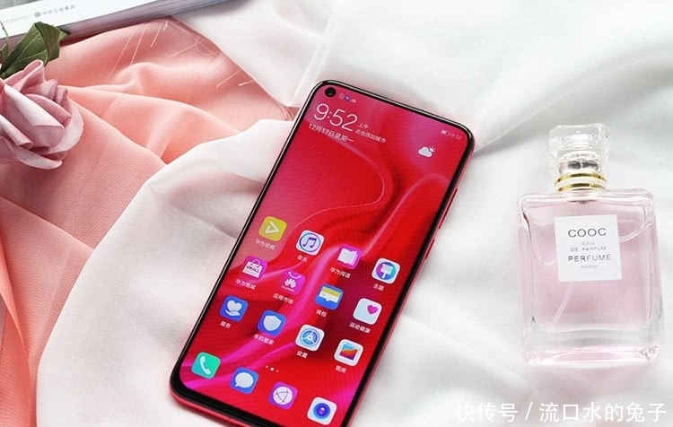 两年华丽变身 华为nova4结缘易烊千玺销量破6