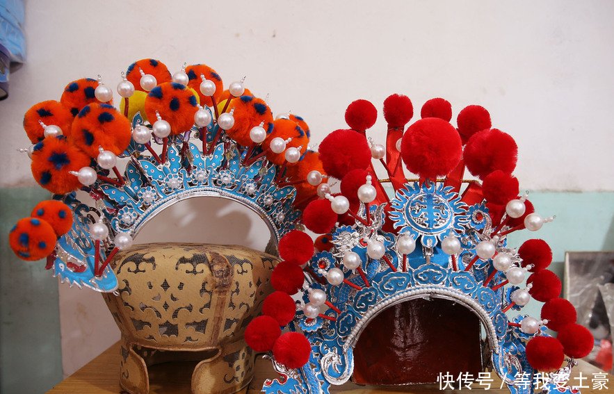 陕西戏帽子王专注制作秦腔戏帽四十年