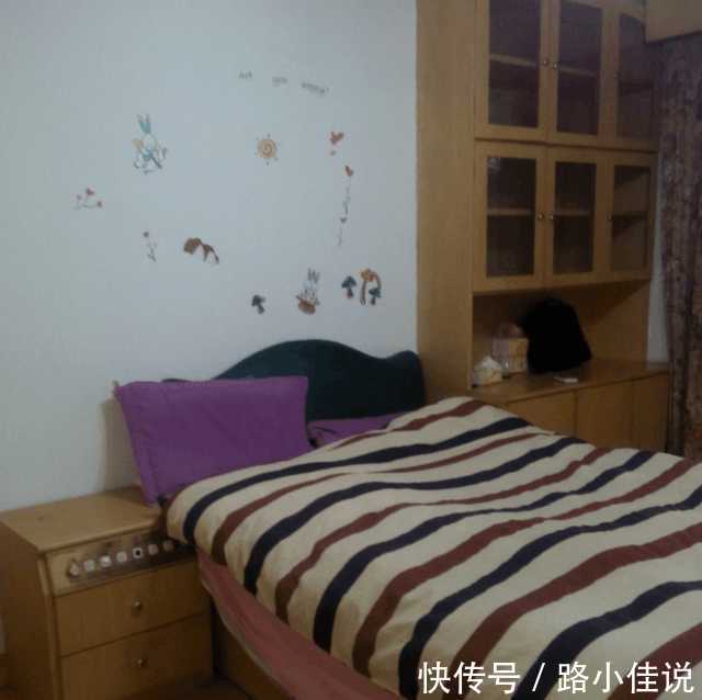 女子深夜带三位朋友回家, 室友刚要报警, 女子淡定的说了一句话!