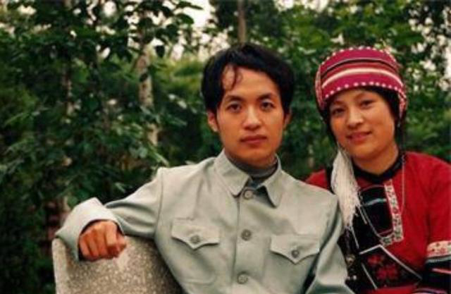 他是著名诗人,逼妻子打胎,把儿子送人,还喝妻子