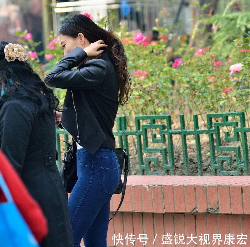 街拍一条美女牛仔裤,穿出来的夫妻让效果瞬间怎么办情趣紧身没性生活图片