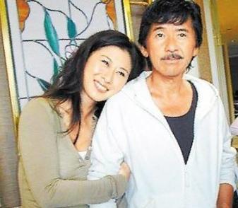 这张照片是林子祥夫妇为林德信庆生时拍的,你