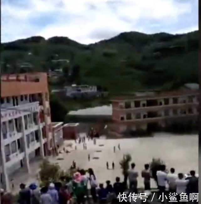 云南一家长女生多名遭56岁教师猥亵,年级听孩v家长小学小学一纪律图片