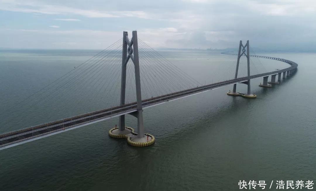 55公里的世界最长跨海大桥珠港澳大桥正式通
