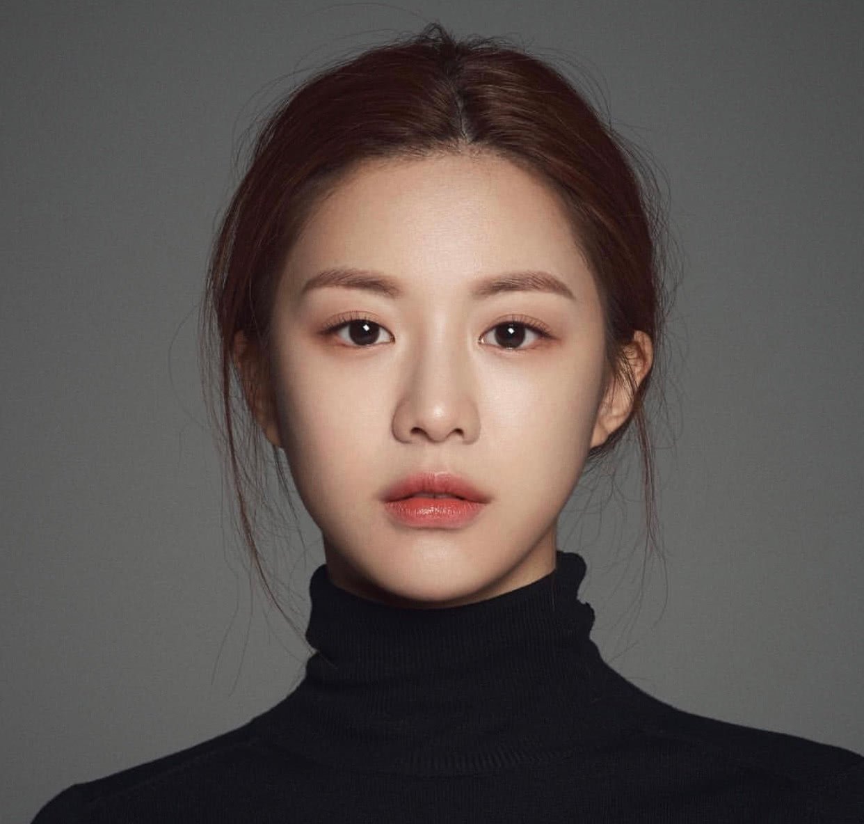 韩国最新整容模板,看过她学生时代照片后崩溃