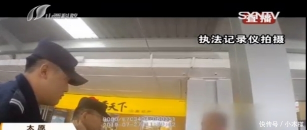 男友手伸进衣服里捏