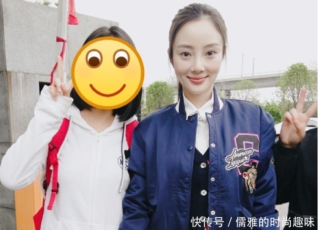 李小璐离婚风波后复出,素颜状态好,网友:璐出贾