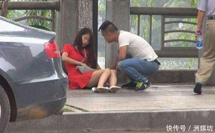 广东一时尚女子街头喝醉, 路人主动上前帮助, 不久男子选择报警