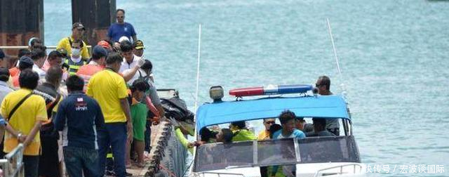 泰国普吉岛旅游船只翻沉,造成27人死亡,数十人