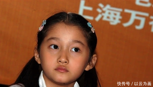 女明星晒旧照,杨幂迪丽热巴天生丽质,关晓彤杨