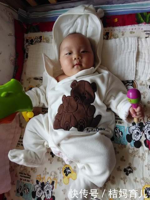 2岁半小宝宝走路像鸭子,医生怒斥其母:你真糊