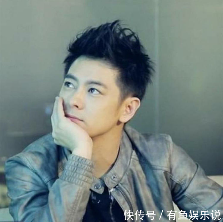 如何当网络男神头像 t01562a488818139853.jpg