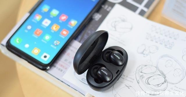 苹果能用别的品牌耳机吗 t01572225a184e329b2.jpg