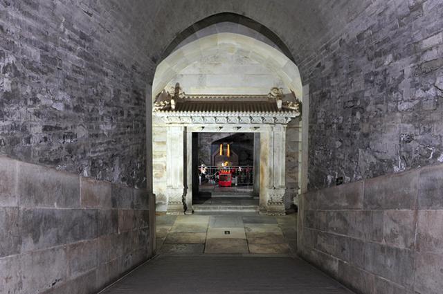 什么叫随鬼入墓 t01573a70feeb173788.jpg?size=640x425