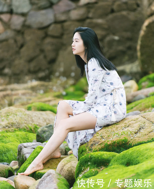 她曾挤掉迪丽热巴拿下女主许龄月,因和罗晋谈恋爱走红,被赞比唐嫣好看!