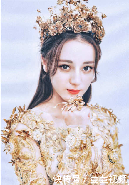 迪丽热巴终于穿上了6cm短裙,看到一旁杨洋的表情,是真爱 OG视讯平台app