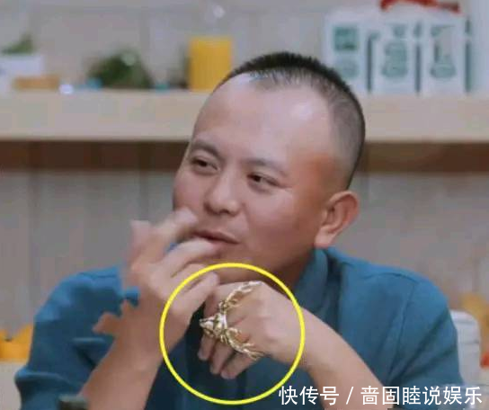 刘涛老公王珂在吃饭,有谁看到他手上的戒指意