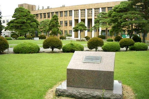 简介 日本东北大学是一所国立大学,是继东京大学,京都大学之后日本第