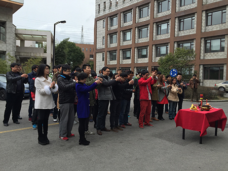 黑桃全员祭拜古龙 《古龙群侠传》公测发千万红包