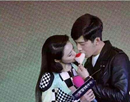 效仿唐嫣罗晋,杨洋郑爽微博公开恋情,这对郎才