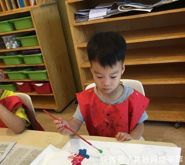 吴京微博28字汇报病况,动手术挨了一刀,和生孩