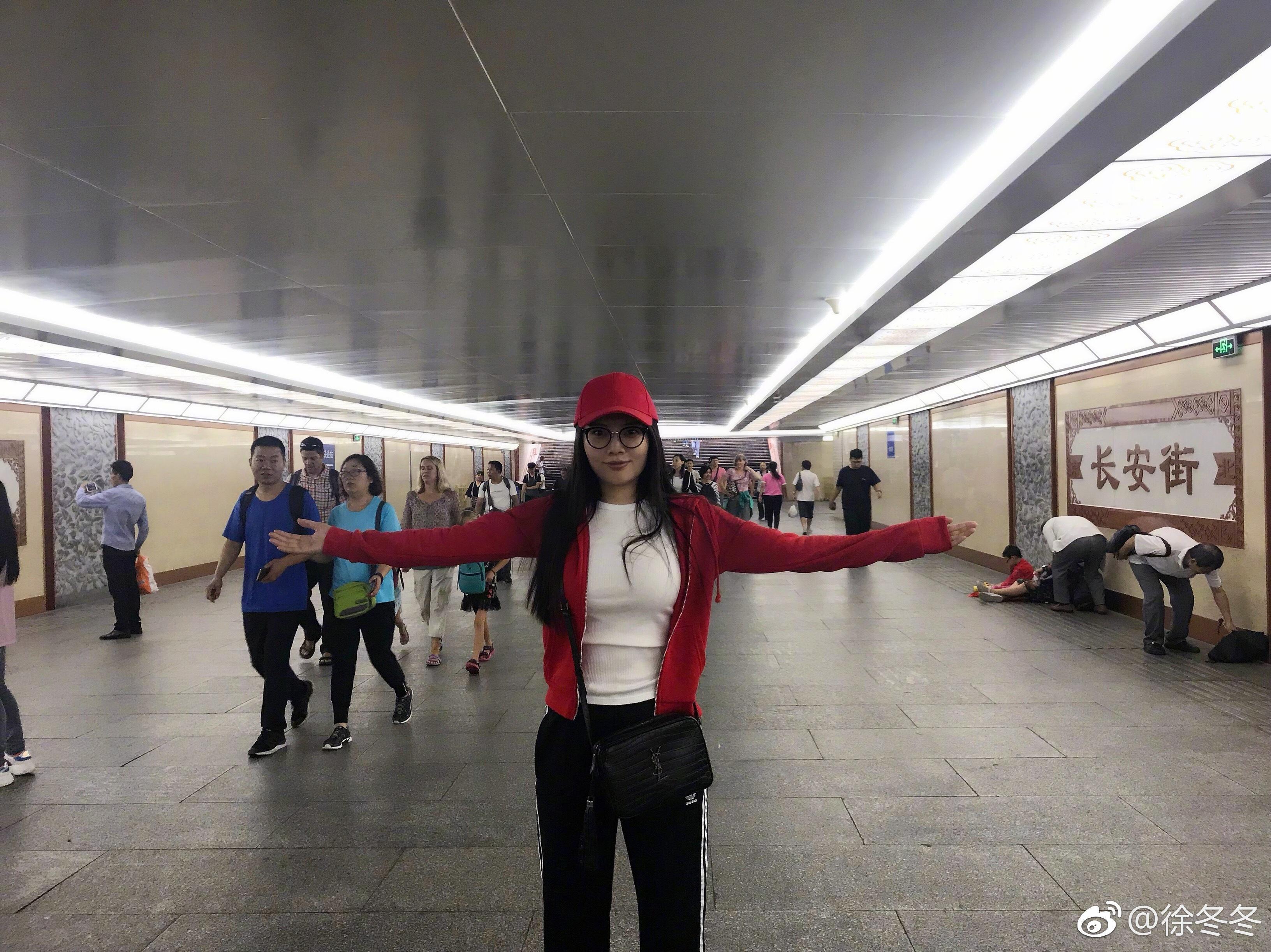 徐冬冬谈眼中的北京见解独到 被赞最正能量性感女神