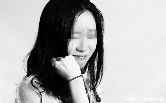 去前夫家接女儿,女儿哭着紧抱我不放,回家帮她