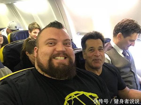 和最强壮男人,坐在一起时什么感受?这位小伙,