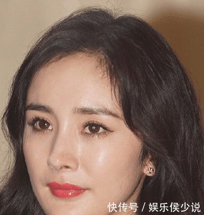 31岁杨幂颜值崩塌 脸僵还有双下巴, 一笑牙齿好