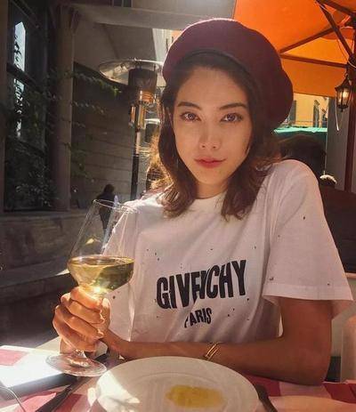 外婆是日本时装界第一人，被称零差评名媛，凭行走拍照指南走红？