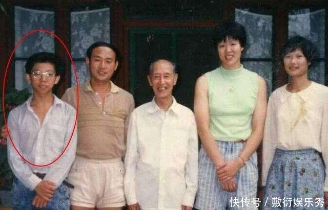 明星年轻时的照片,岳云鹏是屌丝,贾玲的让人惊讶