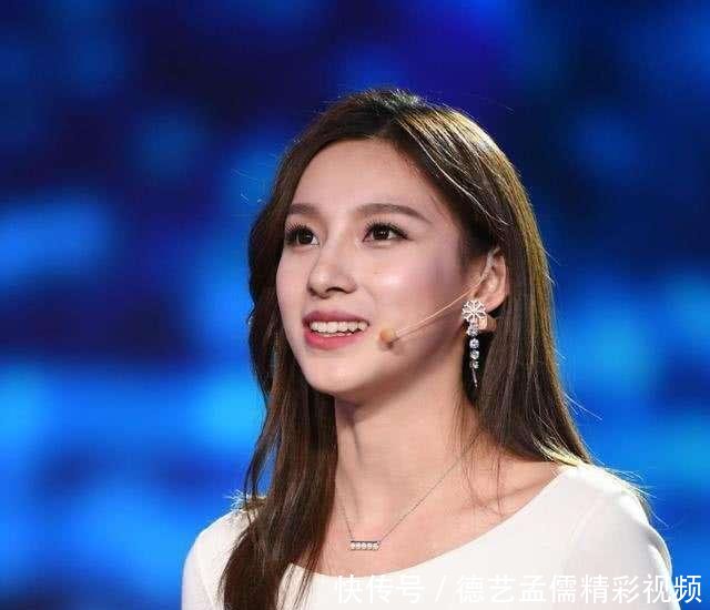 她是睡衣内裤走秀,因走红美女v睡衣而主持,淡定的情趣央视儿媳妇图片