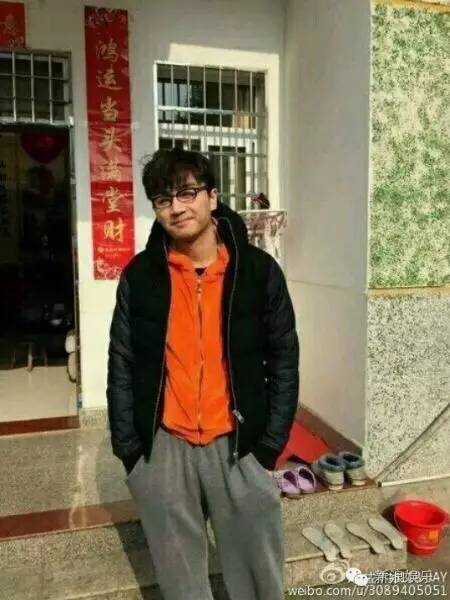 罗晋扛锄头易烊千玺钓鱼 明星回农村老家接地气