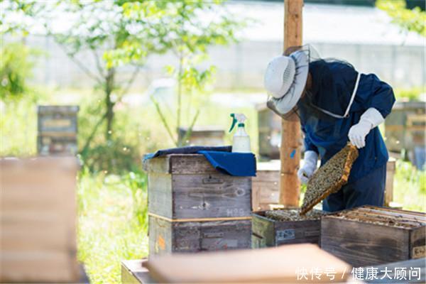 1岁宝宝只爱吃奶奶做的辅食, 妈妈偷尝一口, 生