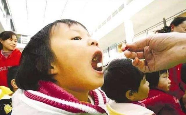 被中国人称为糖丸爷爷,致力于研究疫苗,用儿子