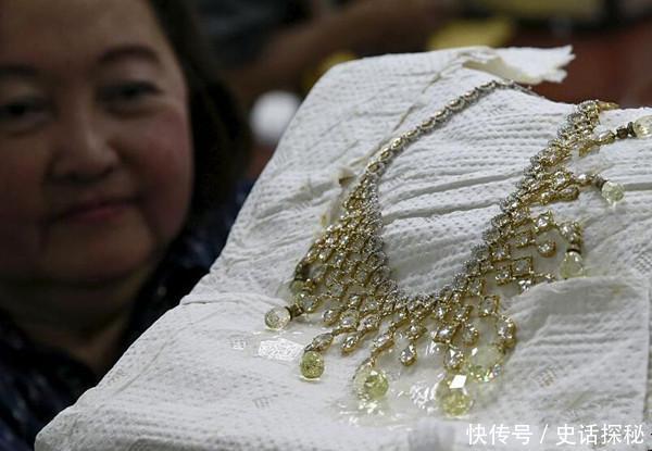 比卡扎菲更牛的独裁者，身揣3万块起家，垮台后携300亿逃亡美国