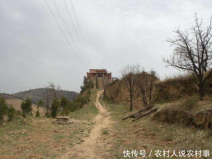 农村这种“小庙”很多，每个村都有3个，虽然简陋，但能管50年