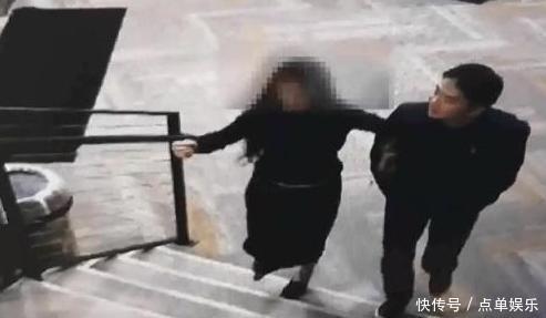 刘强东案女方披露饭局完整视频三小时都坐一起